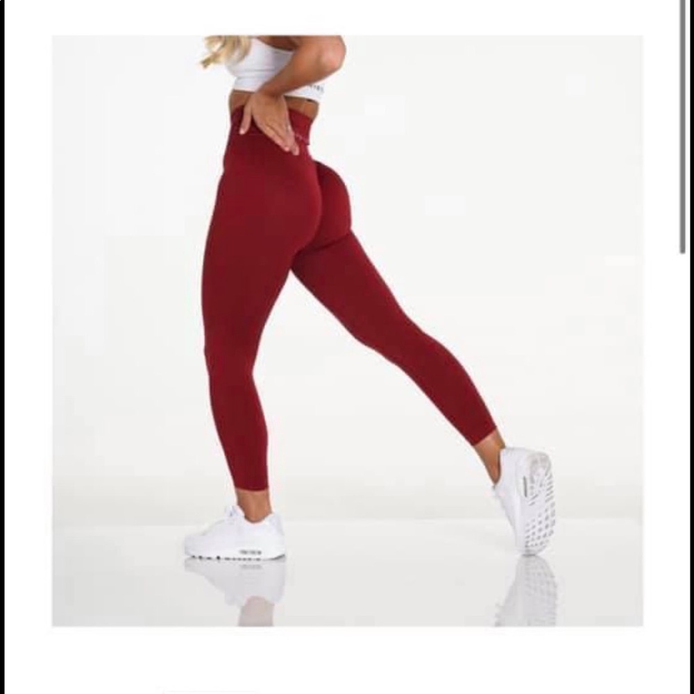 NVGTN Carmine Solid Seamless Leggings